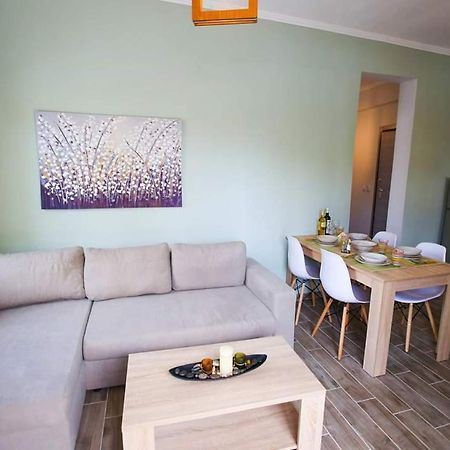 Stella Boutigue Rooms Néa Péramos Exteriör bild