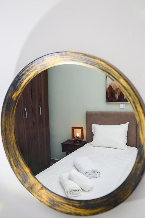 Stella Boutigue Rooms Néa Péramos Exteriör bild